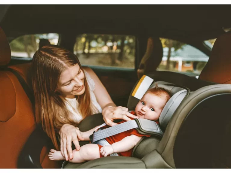Qué son las sillas para bebés en coches