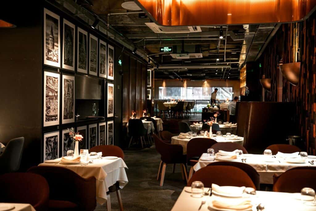 elegir buenos restaurantes para comer en familia durante un viaje por España